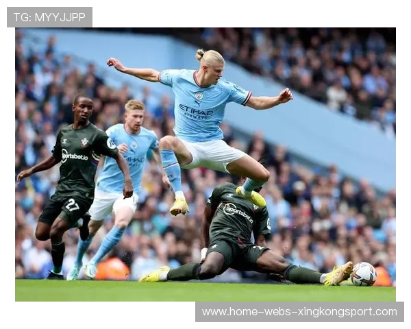 曼城多点制造威胁,横向拉扯让防线露出缝隙 曼城多点制造威胁,横向拉扯让防线露出缝隙